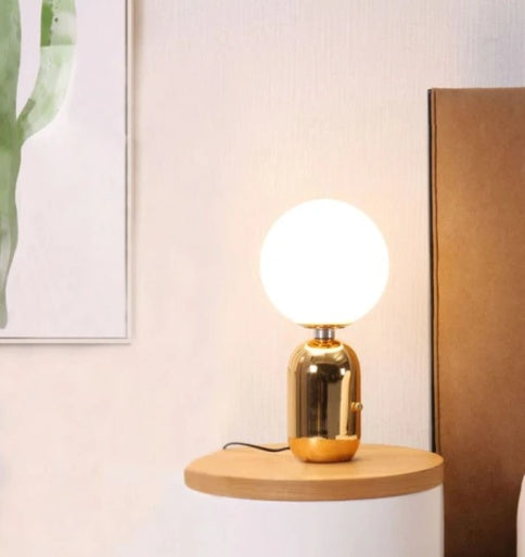 stylish-and-simple-table-lamp