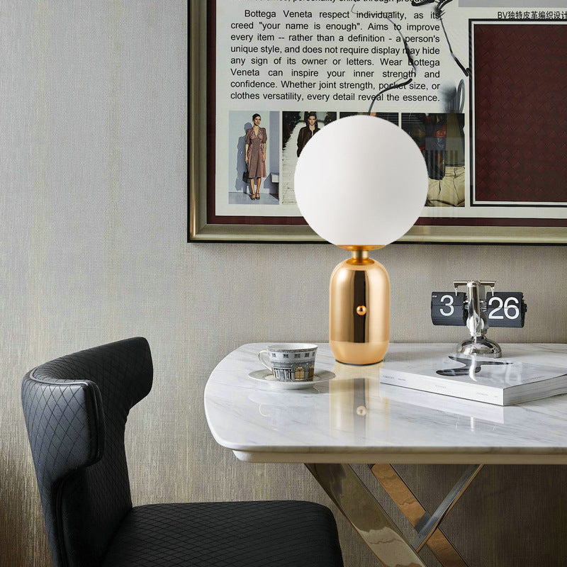 stylish-and-simple-table-lamp