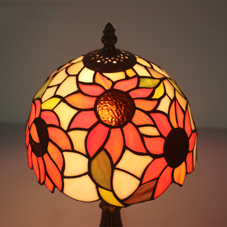 creative-retro-table-lamp