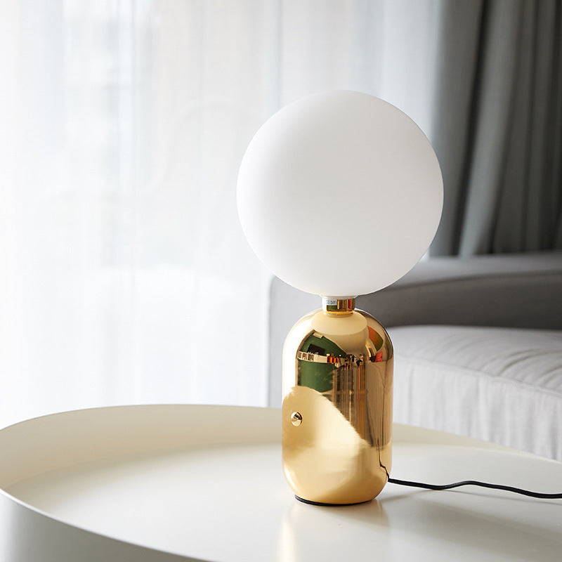 stylish-and-simple-table-lamp