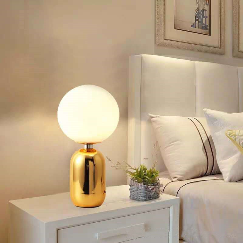 stylish-and-simple-table-lamp