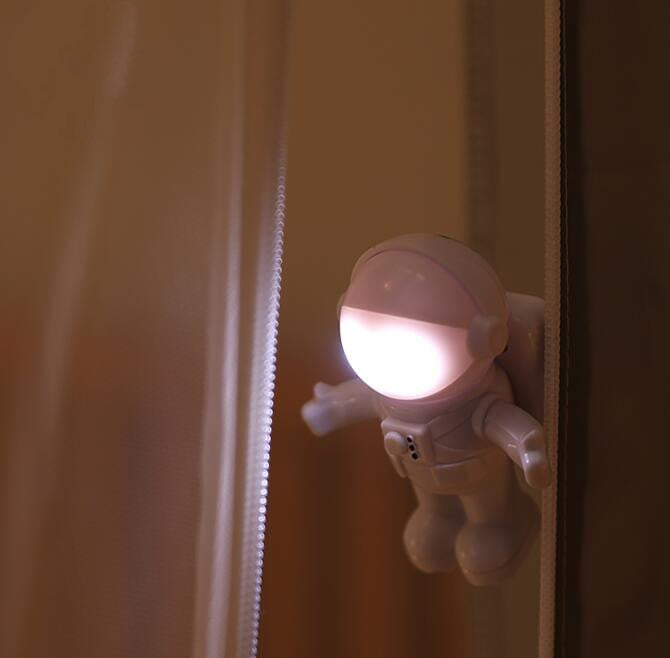 mini-astronaut-usb-socket-bedside-night-light-hanging-type